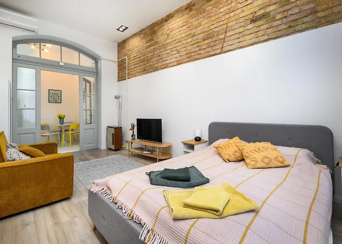 Downtown Apartment 2 Minutes From Opera House