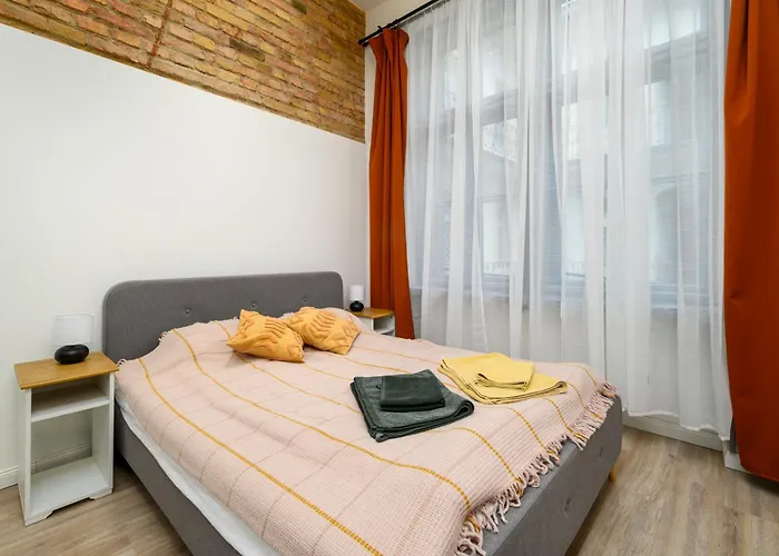 Downtown Apartment 2 Minutes From Opera House